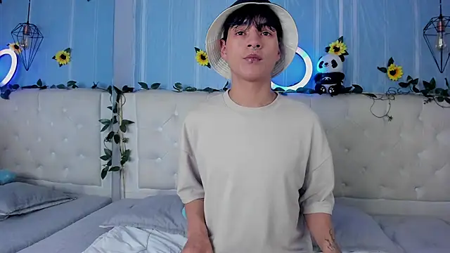 Snapshot of AleAurarashi chatting on December 3, 2025, 1:24 am AleAurarashi online show from December 3, 2025, 1:24 am