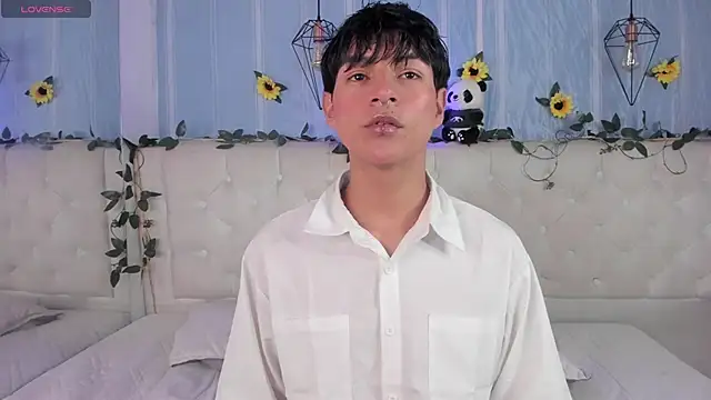 Snapshot of AleAurarashi chatting on December 5, 2025, 3:37 am AleAurarashi online show from December 5, 2025, 3:37 am