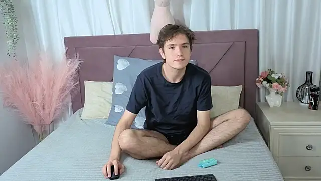 Snapshot of Ethan_Rivers chatting on October 1, 2025, 8:59 pm Ethan Rivers online show from October 1, 2025, 8:59 pm