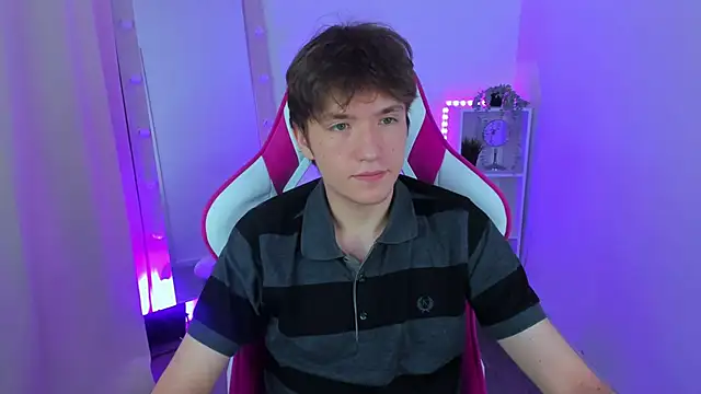 Snapshot of Ethan_Rivers chatting on October 8, 2025, 8:50 pm Ethan Rivers online show from October 8, 2025, 8:50 pm