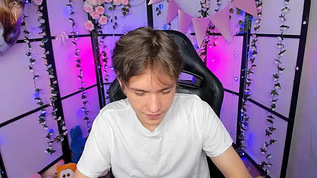 Snapshot of Ethan_Rivers chatting on October 11, 2025, 8:51 pm Ethan Rivers online show from October 11, 2025, 8:51 pm