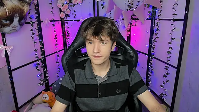 Snapshot of Ethan_Rivers chatting on October 15, 2025, 8:53 pm Ethan Rivers online show from October 15, 2025, 8:53 pm