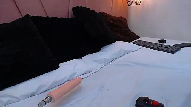 Snapshot of miss_m1a chatting on November 17, 2025, 11:27 am miss m1a online show from November 17, 2025, 11:27 am