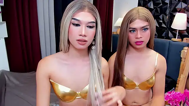 Snapshot of MaxCollins chatting on November 6, 2025, 1:34 pm MaxCollins online show from November 6, 2025, 1:34 pm