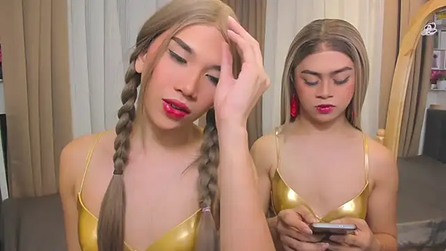 Snapshot of MaxCollins chatting on November 26, 2025, 7:48 pm MaxCollins online show from November 26, 2025, 7:48 pm