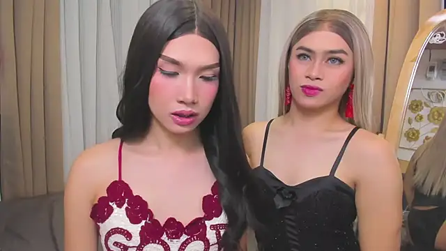 Snapshot of MaxCollins chatting on November 28, 2025, 8:44 pm MaxCollins online show from November 28, 2025, 8:44 pm