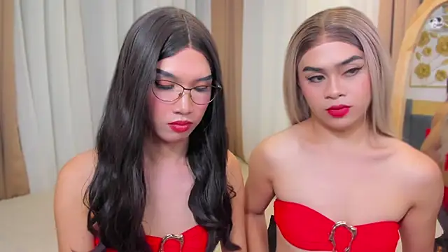 Snapshot of MaxCollins chatting on December 13, 2025, 7:53 pm MaxCollins online show from December 13, 2025, 7:53 pm