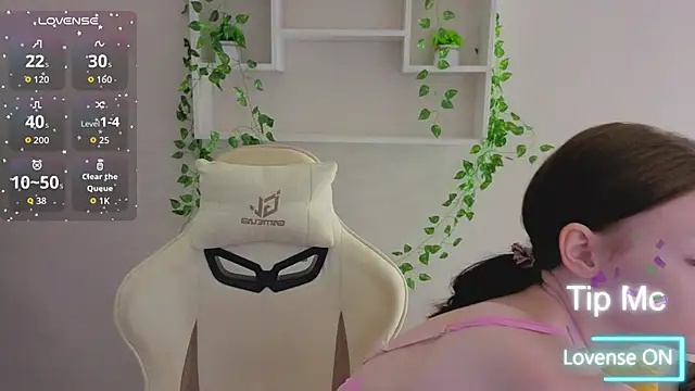 Snapshot of Jennie_Hunter chatting on December 5, 2025, 9:40 am Jennie Hunter online show from December 5, 2025, 9:40 am