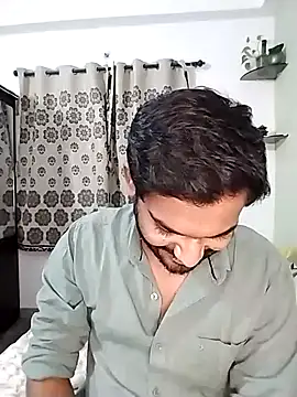 Snapshot of avi007p chatting on November 21, 2025, 9:02 pm avi007p online show from November 21, 2025, 9:02 pm