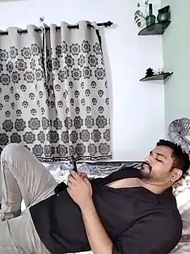 Snapshot of avi007p chatting on December 14, 2025, 11:09 pm avi007p online show from December 14, 2025, 11:09 pm