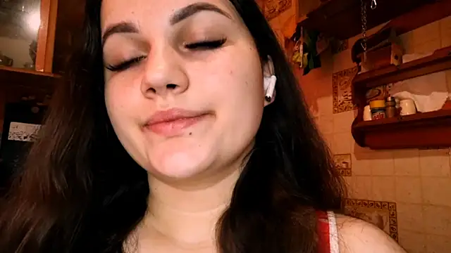 DierdreCousineau online show from November 18, 2025, 10:09 am