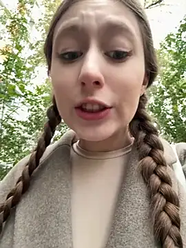 FroggyAnna online show from October 10, 2025, 2:05 pm