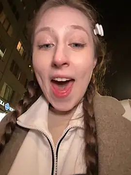 FroggyAnna online show from October 15, 2025, 4:51 pm