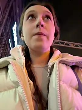 FroggyAnna online show from November 20, 2025, 3:01 pm