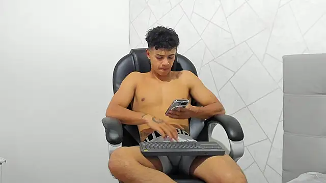 Snapshot of Alex_Colton7 chatting on October 7, 2025, 1:58 am Alex Colton7 online show from October 7, 2025, 1:58 am