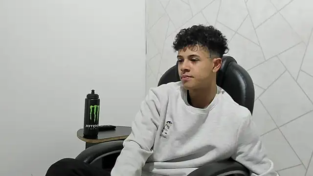 Snapshot of Alex_Colton7 chatting on November 29, 2025, 4:04 am Alex Colton7 online show from November 29, 2025, 4:04 am