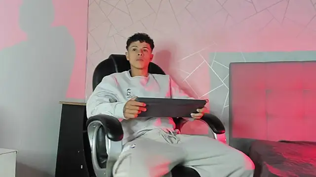 Snapshot of Alex_Colton7 chatting on November 30, 2025, 3:54 am Alex Colton7 online show from November 30, 2025, 3:54 am