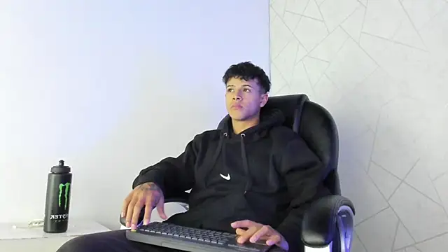 Snapshot of Alex_Colton7 chatting on December 3, 2025, 3:36 am Alex Colton7 online show from December 3, 2025, 3:36 am