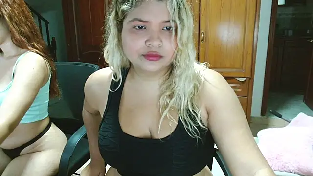 Snapshot of mia_moons1 chatting on November 8, 2025, 11:58 pm mia moons1 online show from November 8, 2025, 11:58 pm