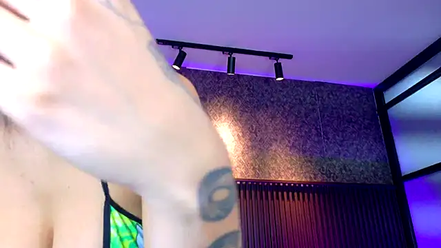 Snapshot of AshleyBaker1 chatting on November 5, 2025, 2:50 pm AshleyBaker1 online show from November 5, 2025, 2:50 pm