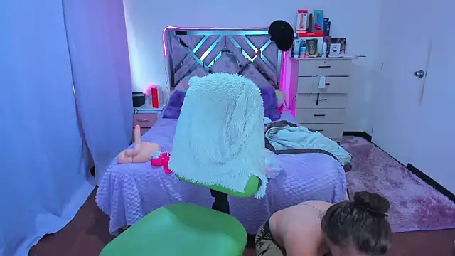 Luna Analya online show from November 6, 2025, 5:36 pm