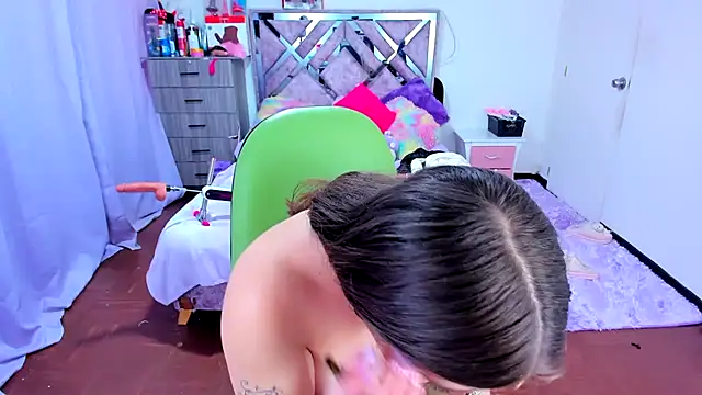 Luna Analya online show from December 1, 2025, 9:09 pm