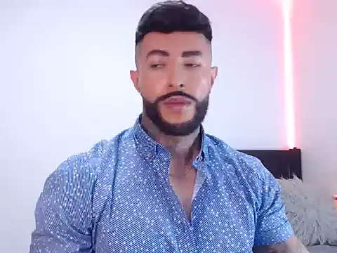 andrea de lucaa online show from October 17, 2025, 3:42 am