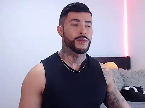 andrea de lucaa online show from November 4, 2025, 3:49 am