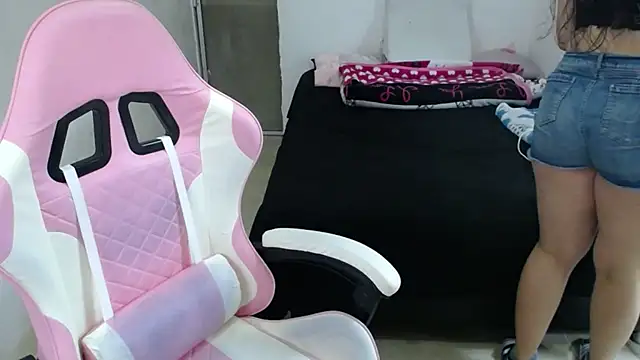 Amber09raiden online show from October 7, 2025, 4:59 pm