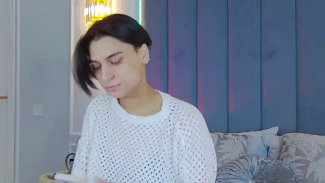 Snapshot of VioletAsh chatting on October 6, 2025, 4:32 am VioletAsh online show from October 6, 2025, 4:32 am