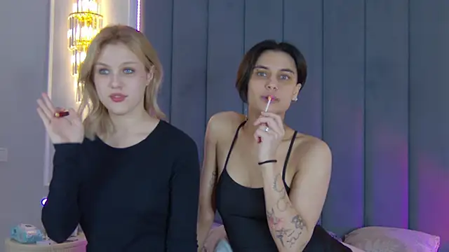 Snapshot of VioletAsh chatting on October 7, 2025, 4:59 pm VioletAsh online show from October 7, 2025, 4:59 pm