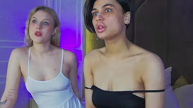 Snapshot of VioletAsh chatting on October 19, 2025, 4:35 am VioletAsh online show from October 19, 2025, 4:35 am