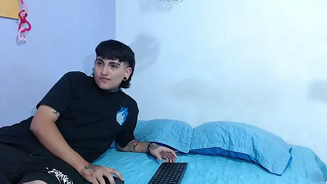 Snapshot of onixandghosty1 chatting on December 5, 2025, 6:59 pm onixandghosty1 online show from December 5, 2025, 6:59 pm