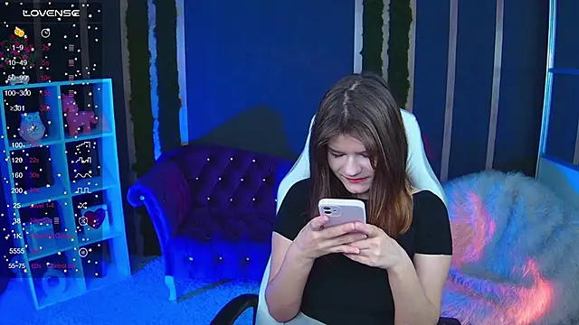 Lunamytrend online show from November 23, 2025, 6:13 am