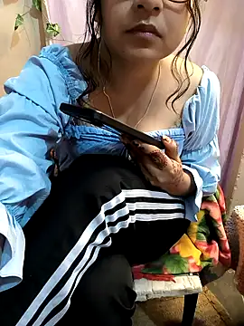 queenbuggi online show from October 19, 2025, 7:47 pm