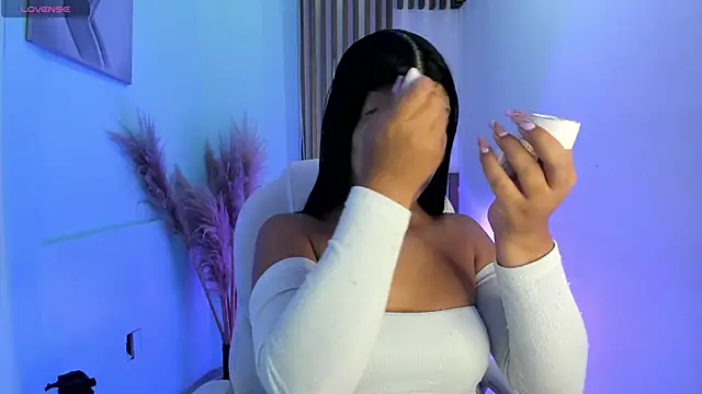 PauliinaBelle  online show from November 21, 2025, 12:26 pm