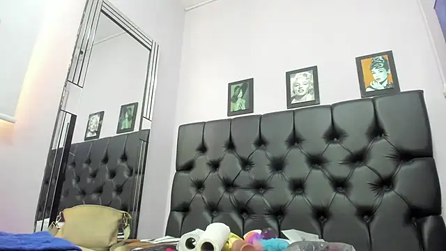 Snapshot of Adrianasex_69x chatting on November 19, 2025, 5:13 pm Adrianasex 69x online show from November 19, 2025, 5:13 pm