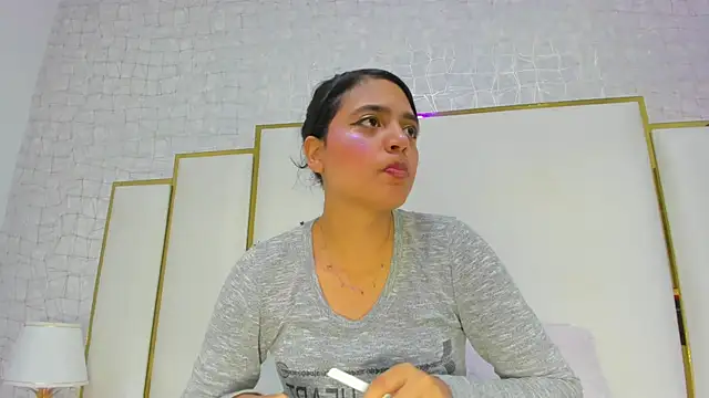 Snapshot of thalia888_ chatting on November 9, 2025, 6:39 pm thalia888 online show from November 9, 2025, 6:39 pm