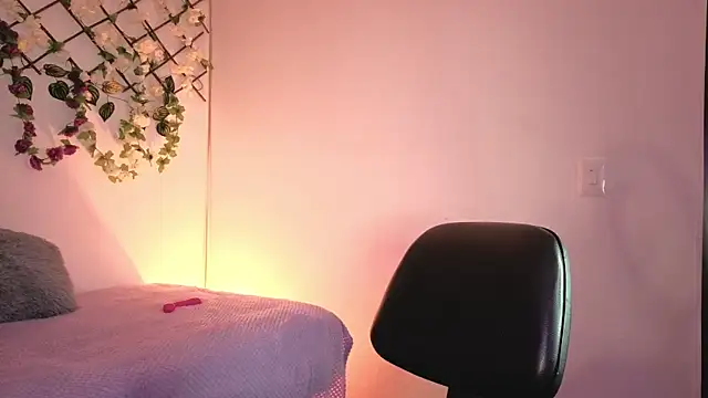 Snapshot of MiaCollinssx chatting on September 12, 2025, 4:29 pm MiaCollinssx online show from September 12, 2025, 4:29 pm