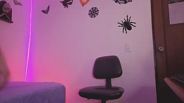 Snapshot of MiaCollinssx chatting on October 22, 2025, 1:00 pm MiaCollinssx online show from October 22, 2025, 1:00 pm