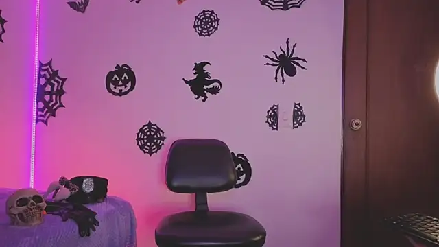 Snapshot of MiaCollinssx chatting on October 26, 2025, 2:01 pm MiaCollinssx online show from October 26, 2025, 2:01 pm