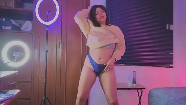 Snapshot of MiaCollinssx chatting on November 14, 2025, 1:54 pm MiaCollinssx online show from November 14, 2025, 1:54 pm