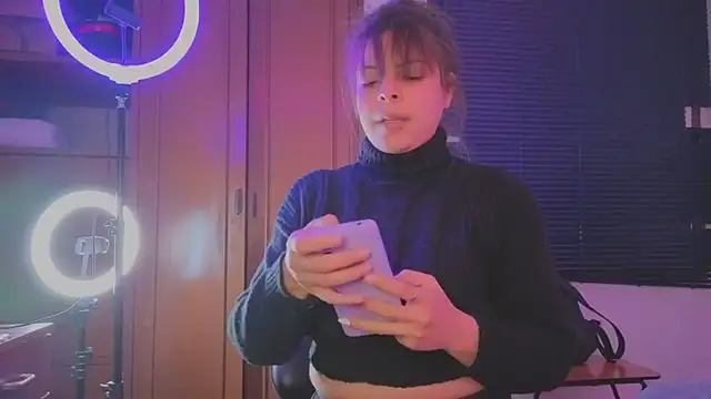 Snapshot of MiaCollinssx chatting on November 16, 2025, 3:39 pm MiaCollinssx online show from November 16, 2025, 3:39 pm