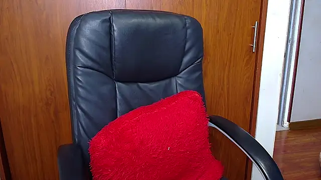 Snapshot of melikaronit2 chatting on December 5, 2025, 5:09 pm melikaronit2 online show from December 5, 2025, 5:09 pm