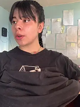 Snapshot of Canneela chatting on December 2, 2025, 4:35 pm Canneela online show from December 2, 2025, 4:35 pm