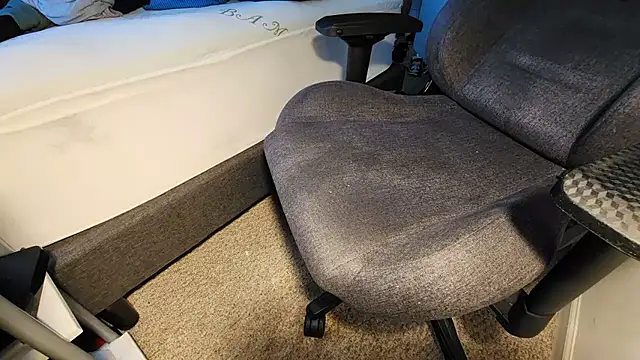 Snapshot of catt18 chatting on October 1, 2025, 3:51 pm catt18 online show from October 1, 2025, 3:51 pm