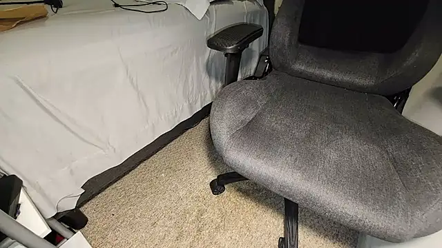 Snapshot of catt18 chatting on October 30, 2025, 4:19 pm catt18 online show from October 30, 2025, 4:19 pm