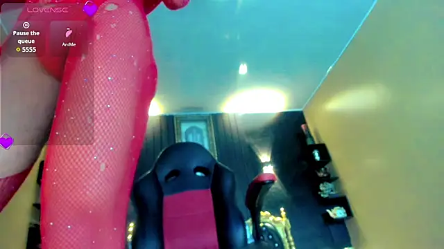 Snapshot of Natasha_clifford chatting on November 10, 2025, 7:13 pm Natasha clifford online show from November 10, 2025, 7:13 pm