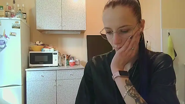 Lucy Divine online show from September 15, 2025, 10:48 am