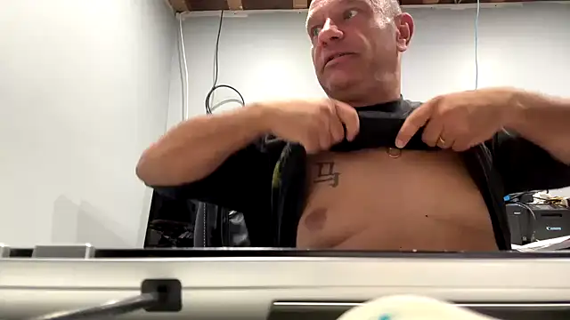 frankyjones8989 online show from October 5, 2025, 3:16 am